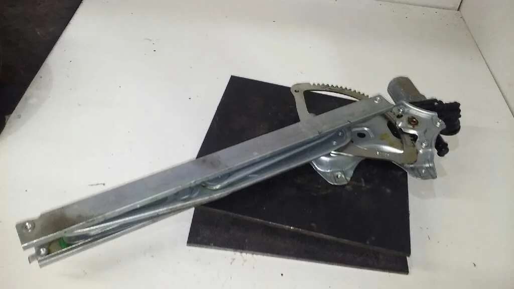 Elevalunas Delantero Derecho para Toyota Yaris