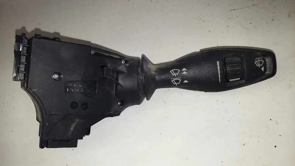 Mando Limpia para Ford Fiesta (Ccn)
