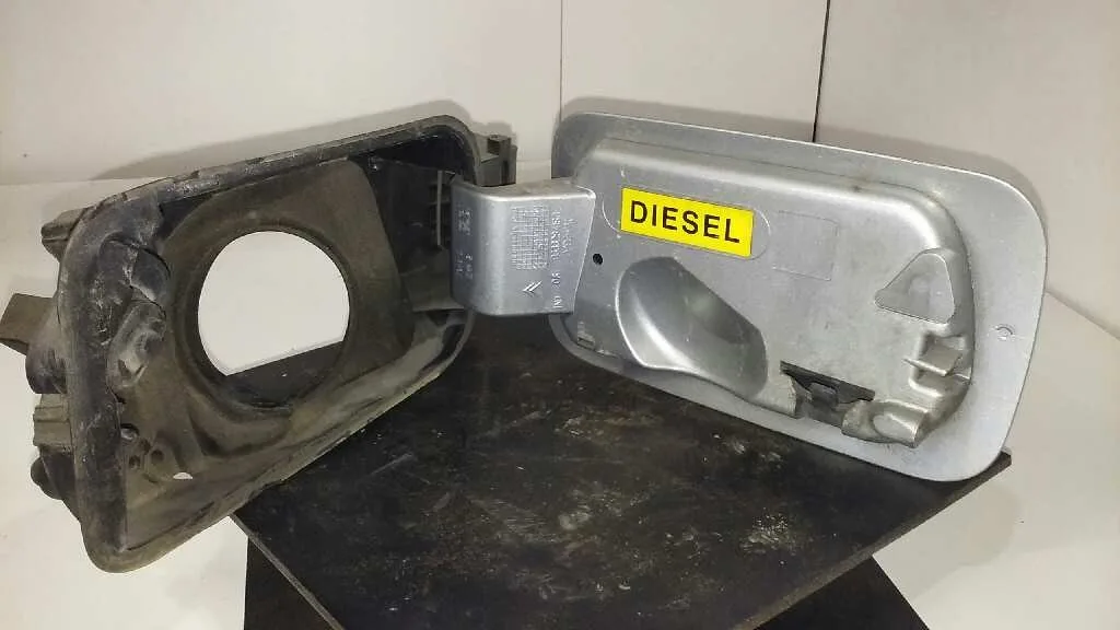 Tapa Exterior Combustible para Citroën C5 Berlina