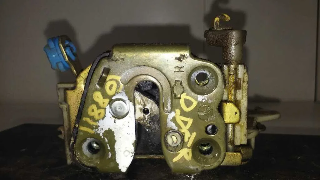Cerradura Puerta Delantera Derecha para Nissan Micra (K11)