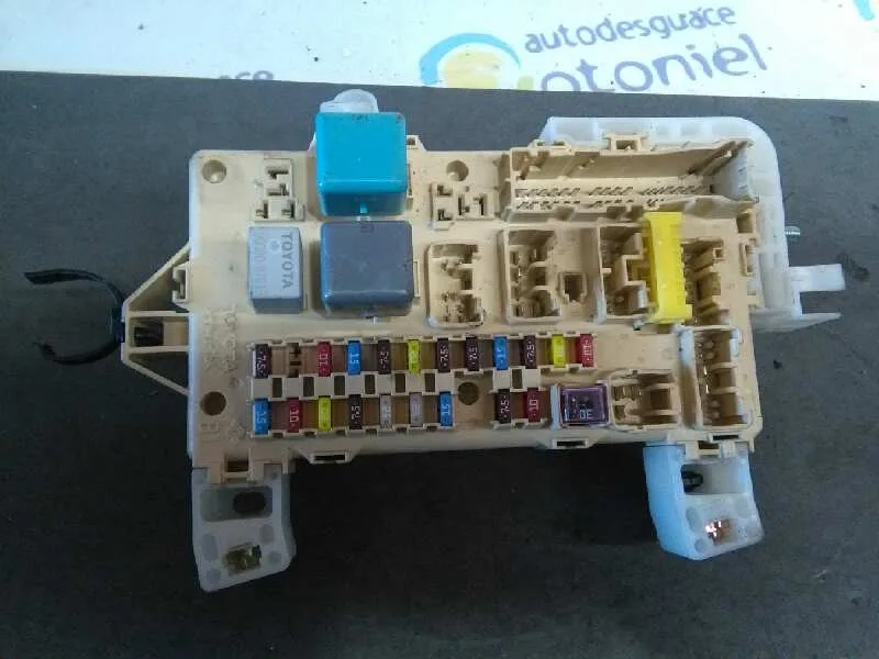 Caja Reles / Fusibles para Toyota Corolla Verso (R1)