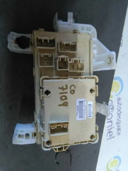 Caja Reles / Fusibles para Toyota Corolla Verso (R1)