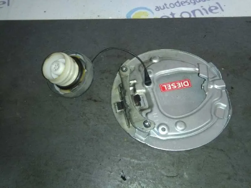Tapa Exterior Combustible para Toyota Corolla Verso (R1)