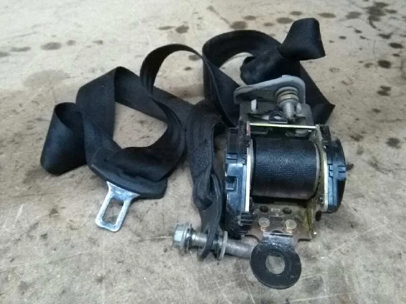 Cinturon Seguridad Trasero Central para Nissan Serena (C23M)