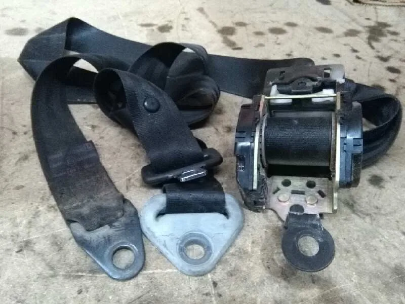 Cinturon Seguridad Trasero Central para Nissan Serena (C23M)