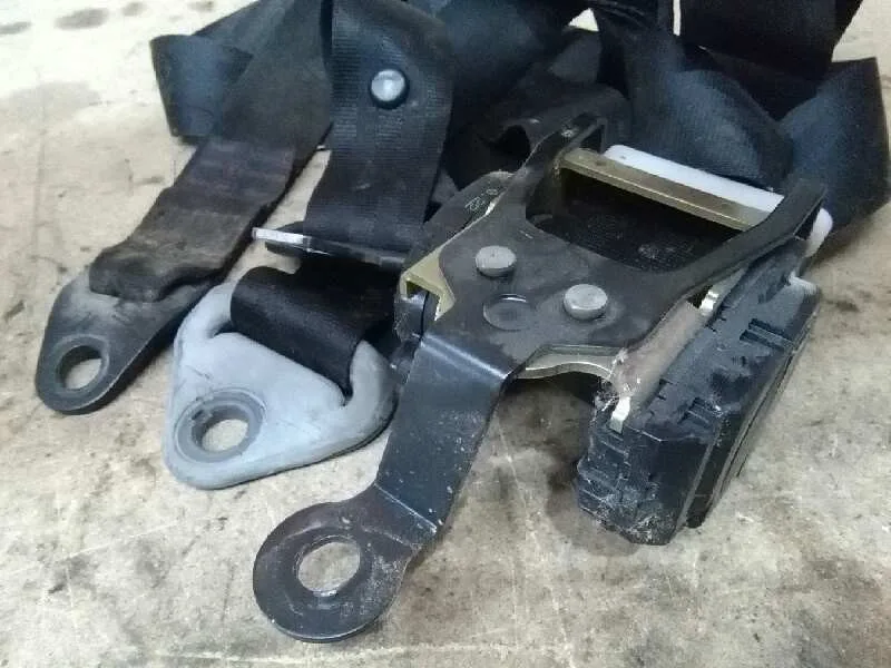 Cinturon Seguridad Trasero Central para Nissan Serena (C23M)