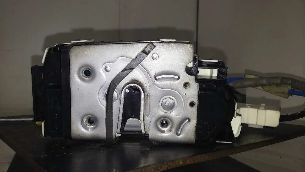 Cerradura Puerta Delantera Derecha para Mercedes-Benz Clase Cla (W117)