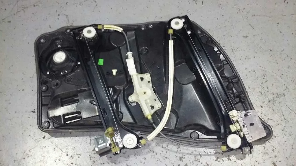 Elevalunas Delantero Derecho para Mercedes-Benz Clase Cla (W117)