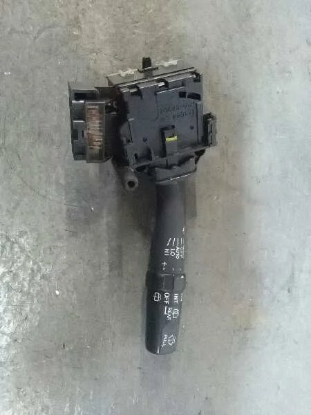 Mando Limpia para Toyota Corolla Verso (R1)