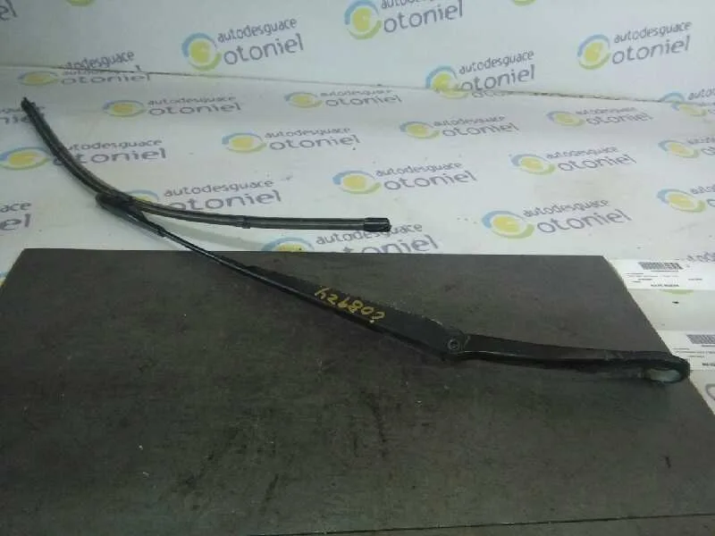 Brazo Limpia Delantero Izquierdo para Mercedes-Benz Clase Cla (W117)