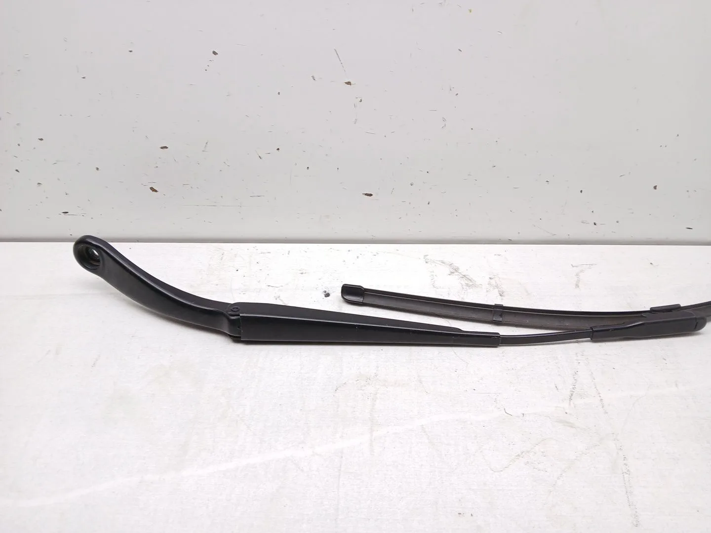 Brazo Limpia Delantero Izquierdo para Mercedes-Benz Clase Cla (W117)