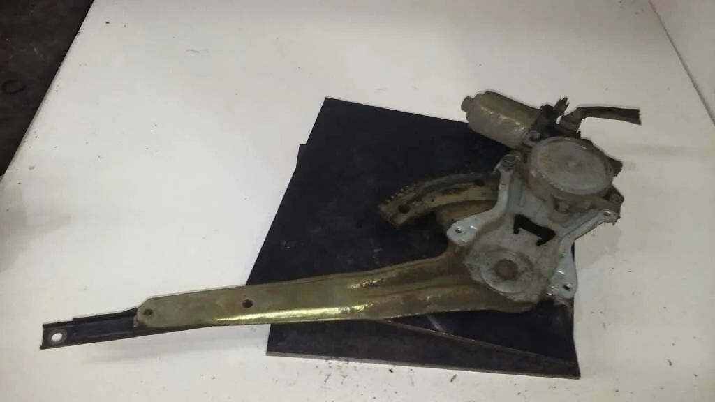 Elevalunas Trasero Derecho para Nissan Almera (N16/E)