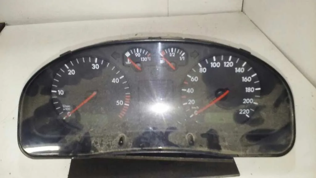 Cuadro Instrumentos para Volkswagen Passat Berlina (3B2)