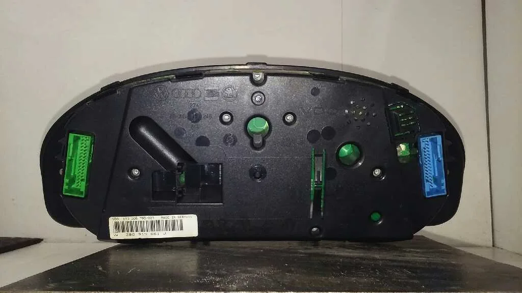 Cuadro Instrumentos para Volkswagen Passat Berlina (3B2)