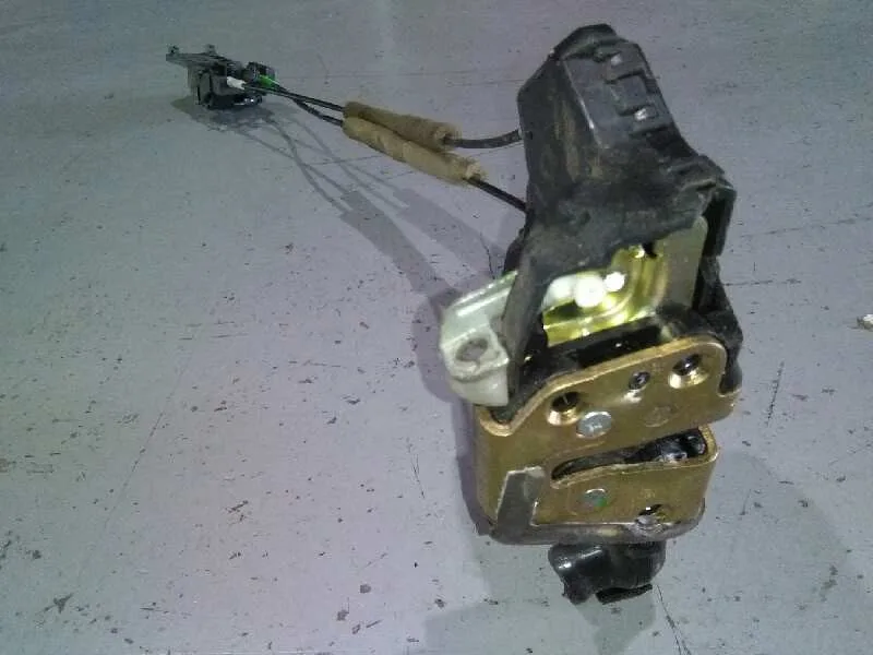 Cerradura Puerta Delantera Derecha para Toyota Corolla (E12)