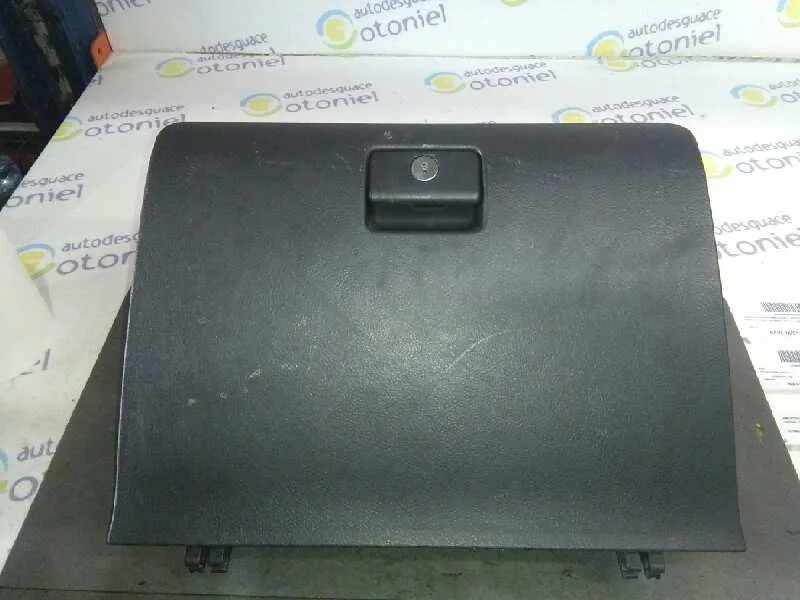 Guantera para Toyota Corolla Verso (R1)