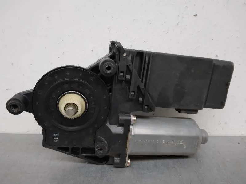 Motor Elevalunas Delantero Derecho para Volkswagen Passat Berlina (3B2)