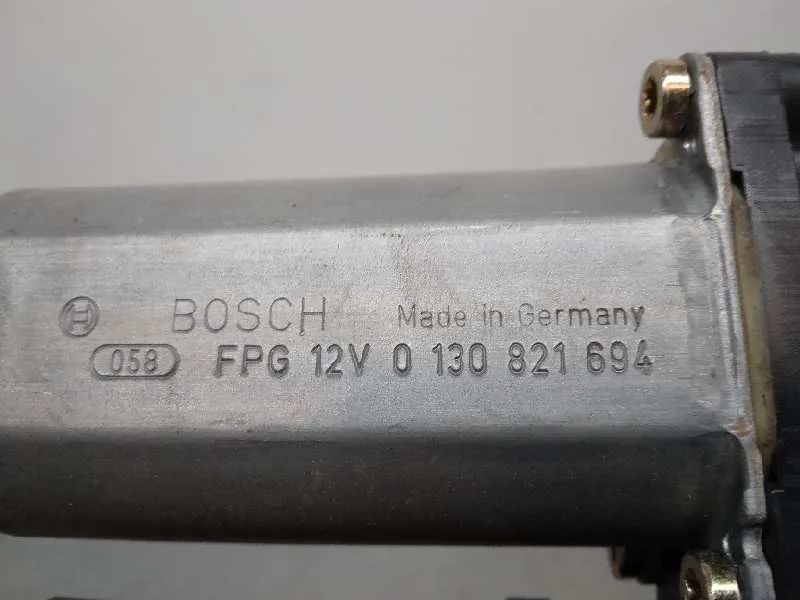 Motor Elevalunas Delantero Derecho para Volkswagen Passat Berlina (3B2)