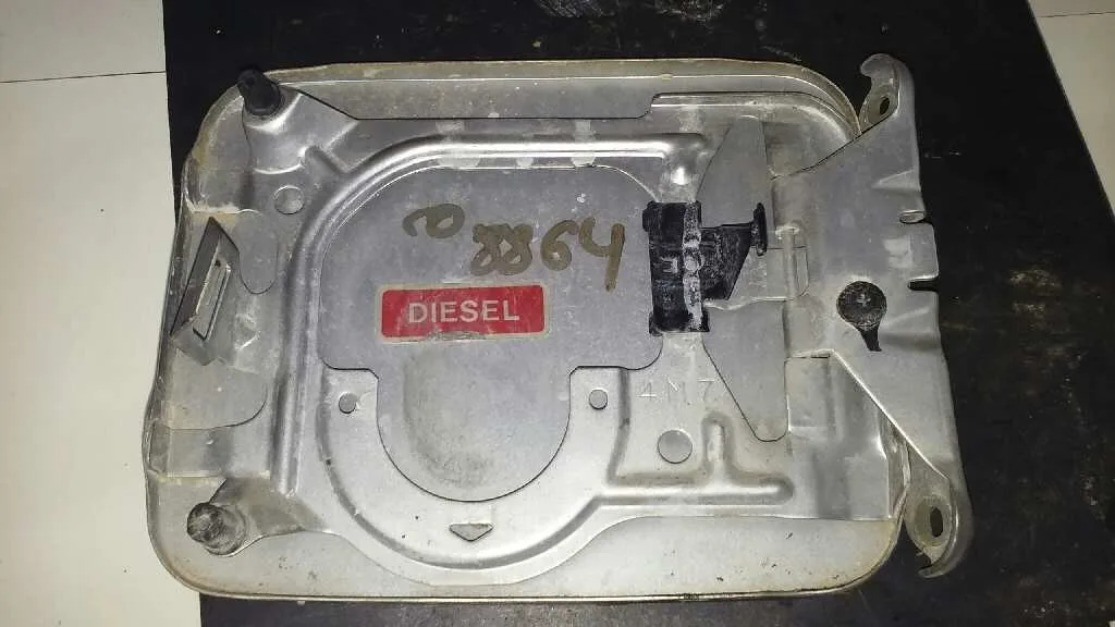 Tapa Exterior Combustible para Nissan Almera (N16/E)