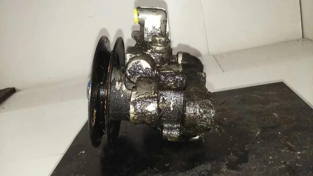 Bomba Direccion para Hyundai Coupe (J2)