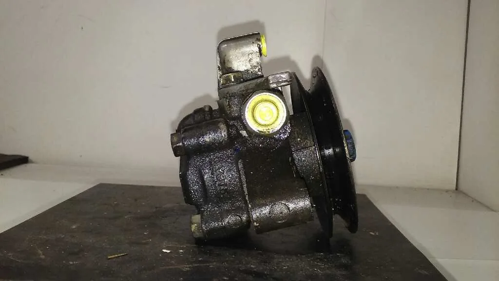 Bomba Direccion para Hyundai Coupe (J2)