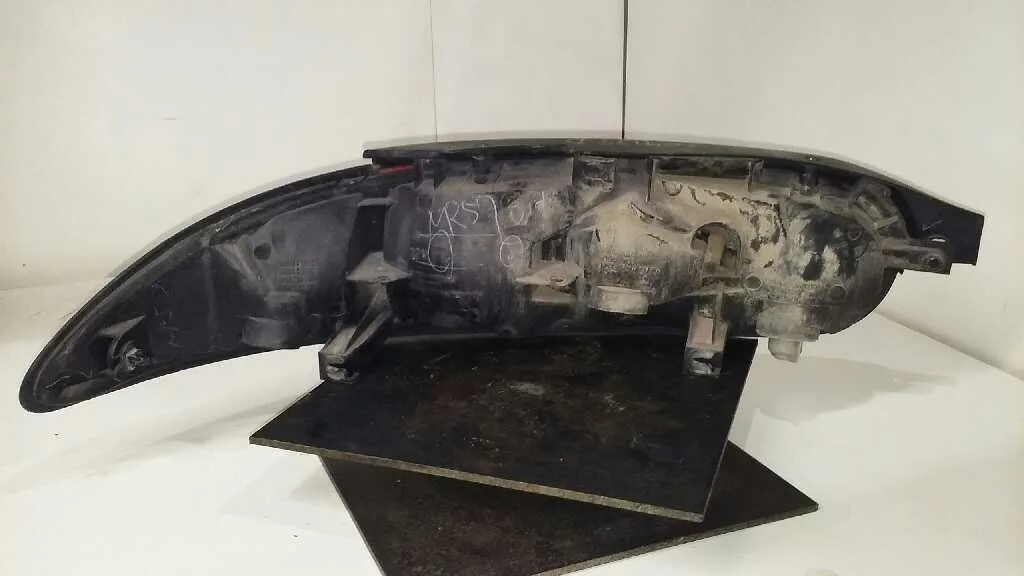 Piloto Trasero Derecho para Mazda Mx-3 (Ec)