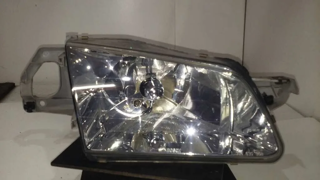 Faro Derecho para Mazda 323 Berlina F/S (Bj)