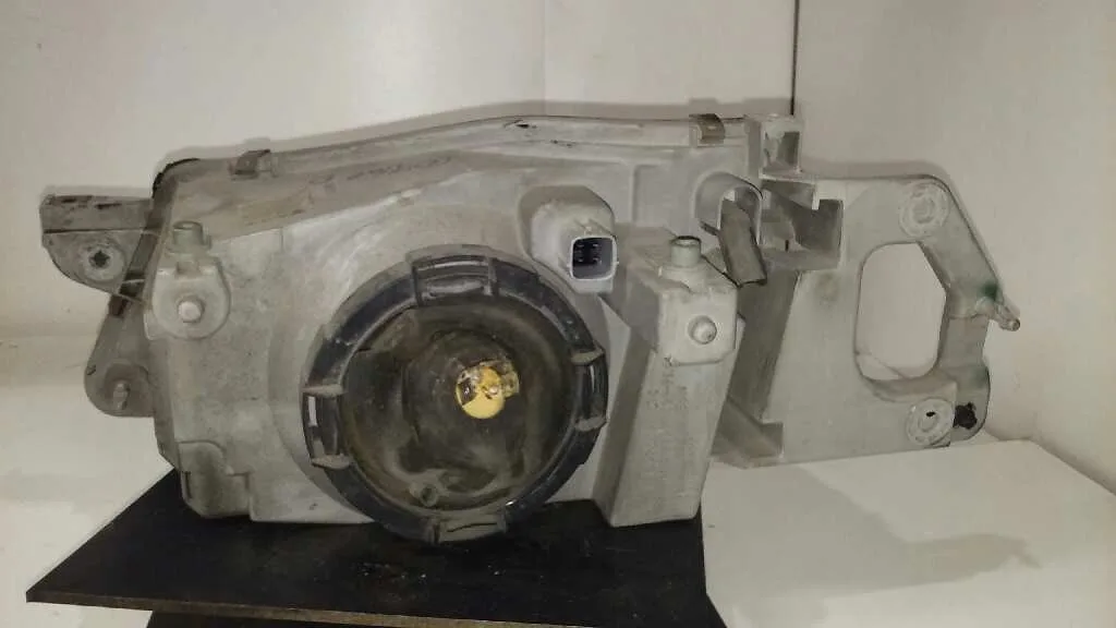 Faro Derecho para Mazda 323 Berlina F/S (Bj)