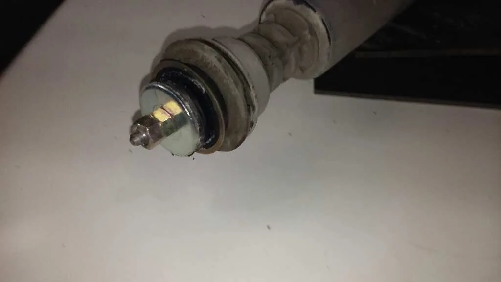 Amortiguador Trasero Derecho para Toyota Yaris (Ncp1/Nlp1/Scp1)