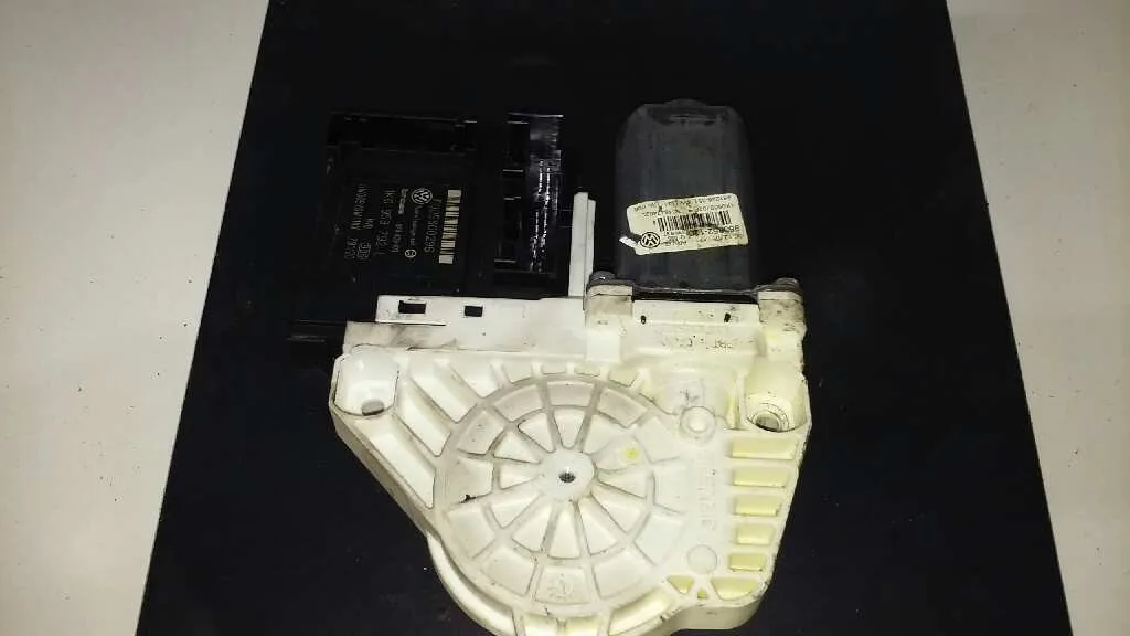 Motor Elevalunas Delantero Derecho para Volkswagen Passat Variant (3C5)