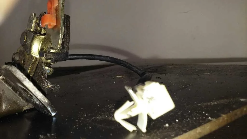Cerradura Maletero / Porton para Kia Carens