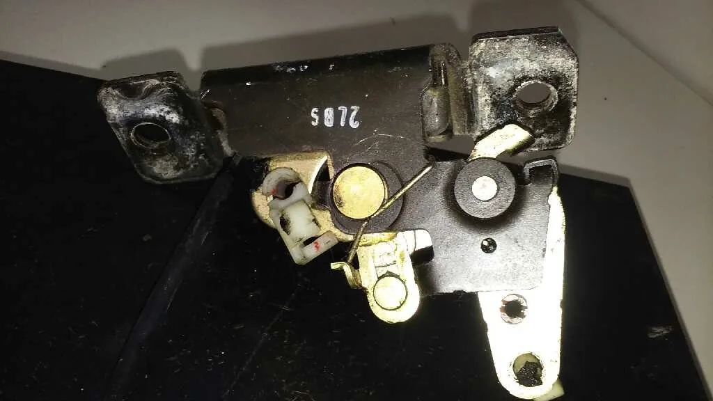 Cerradura Maletero / Porton para Kia Carens