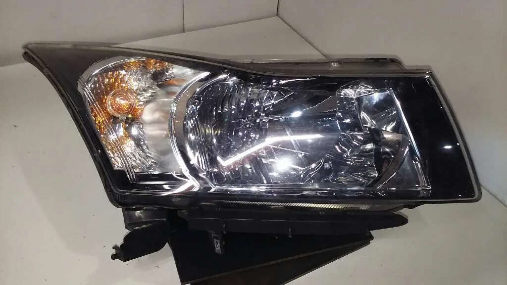 Faro Derecho para Chevrolet Cruze