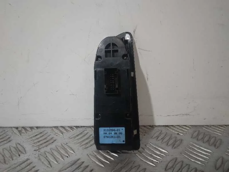 Mando Elevalunas Delantero Izquierdo para Bmw Serie 1 Berlina (E81/E87)