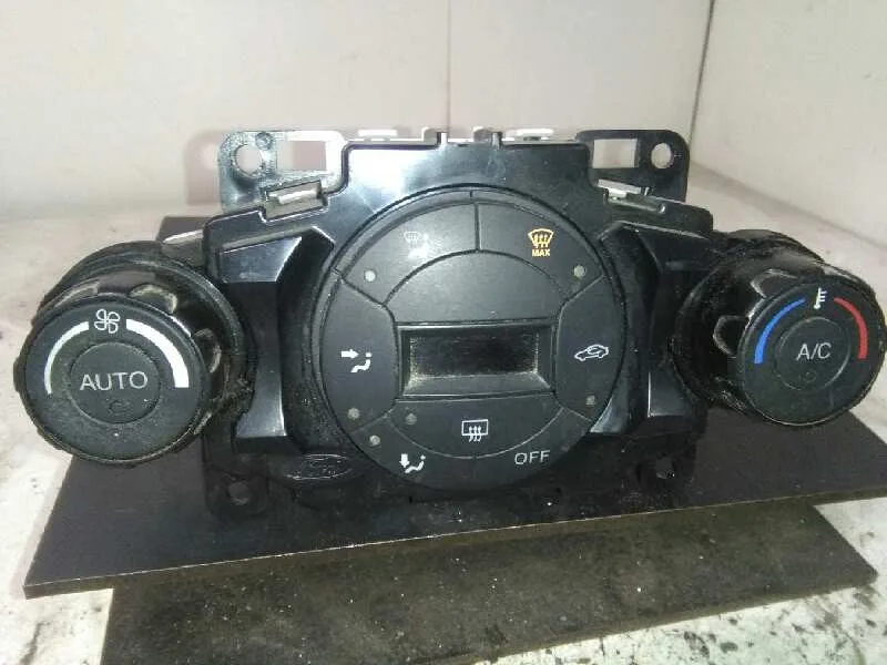 Mando Climatizador para Ford Fiesta (Cb1)