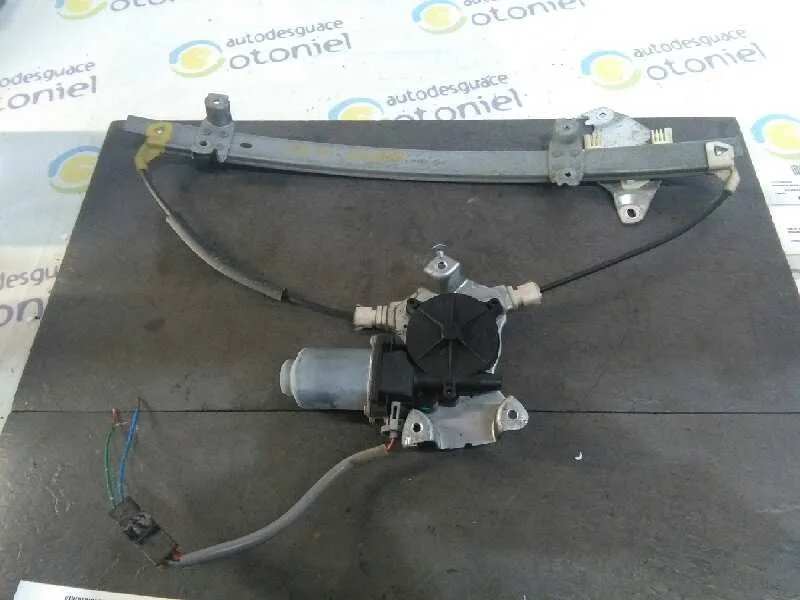 Elevalunas Delantero Derecho para Nissan Almera (N16/E)