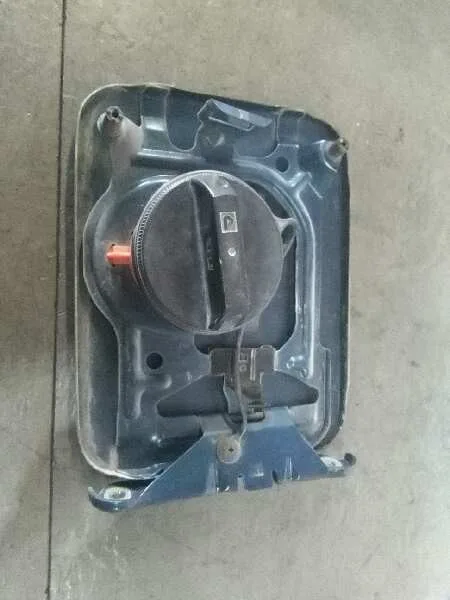 Tapa Exterior Combustible para Nissan Almera (N16/E)