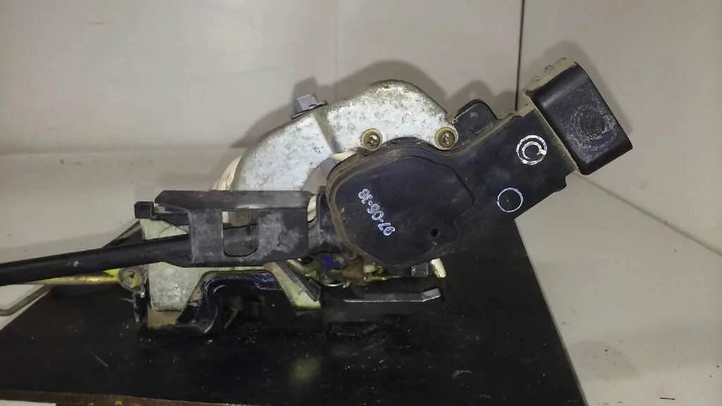 Cerradura Puerta Delantera Izquierda para Toyota Corolla (E11)
