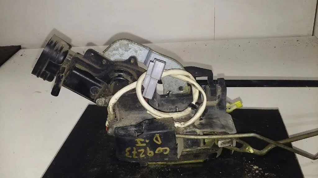 Cerradura Puerta Delantera Izquierda para Toyota Corolla (E11)