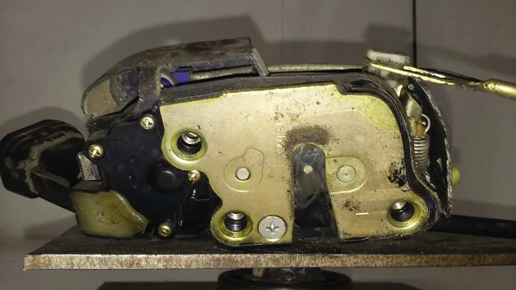 Cerradura Puerta Delantera Izquierda para Toyota Corolla (E11)