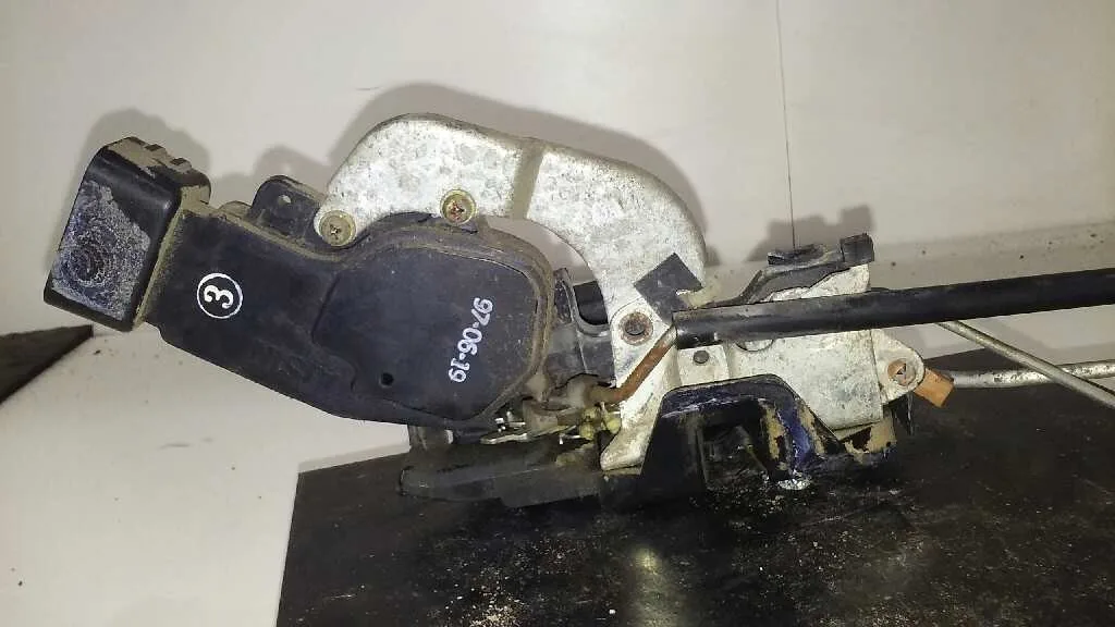 Cerradura Puerta Delantera Derecha para Toyota Corolla (E11)