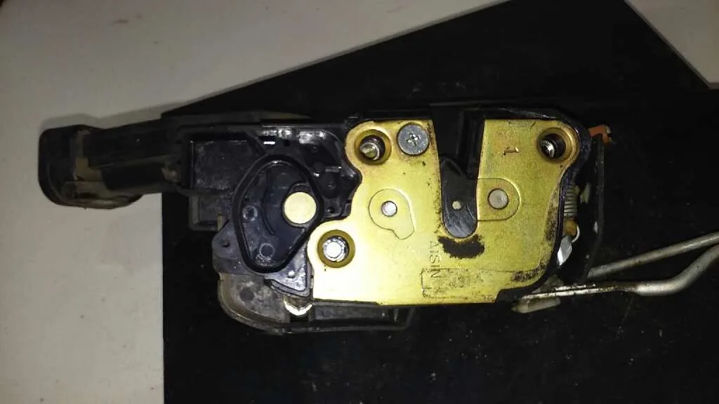 Cerradura Puerta Delantera Derecha para Toyota Corolla (E11)
