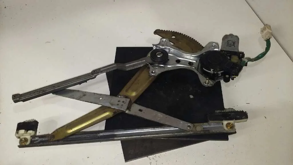 Elevalunas Delantero Izquierdo para Toyota Corolla (E11)
