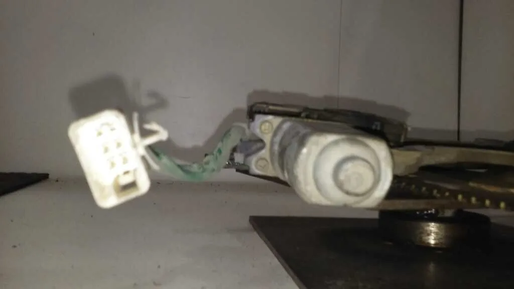 Elevalunas Delantero Izquierdo para Toyota Corolla (E11)