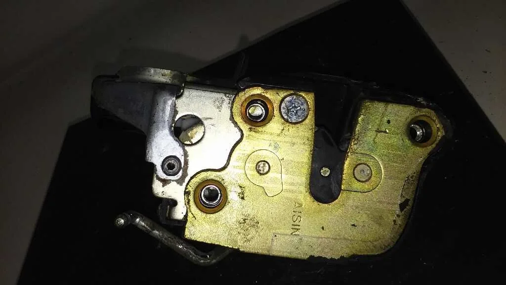 Cerradura Puerta Trasera Derecha para Toyota Corolla (E11)