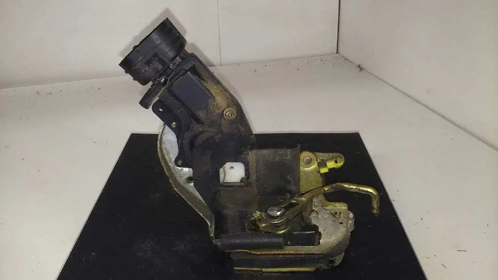 Cerradura Puerta Trasera Izquierda para Toyota Corolla (E11)