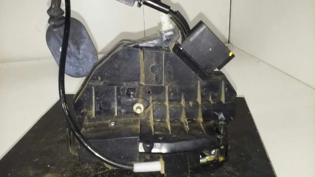 Cerradura Puerta Delantera Derecha para Ford Fiesta (Ccn)