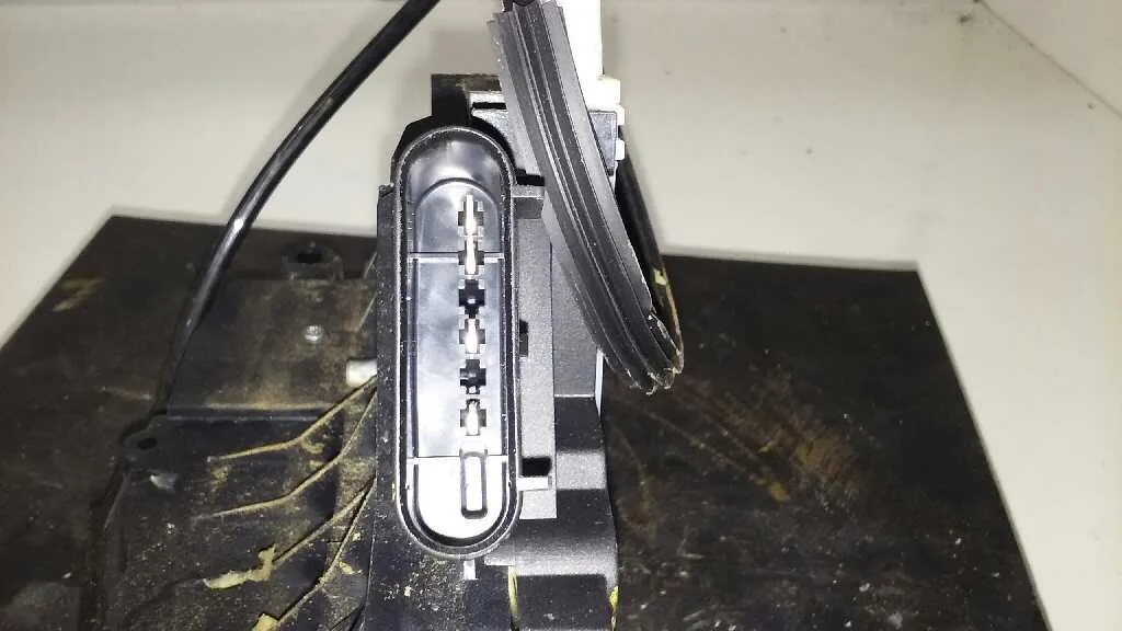Cerradura Puerta Delantera Derecha para Ford Fiesta (Ccn)