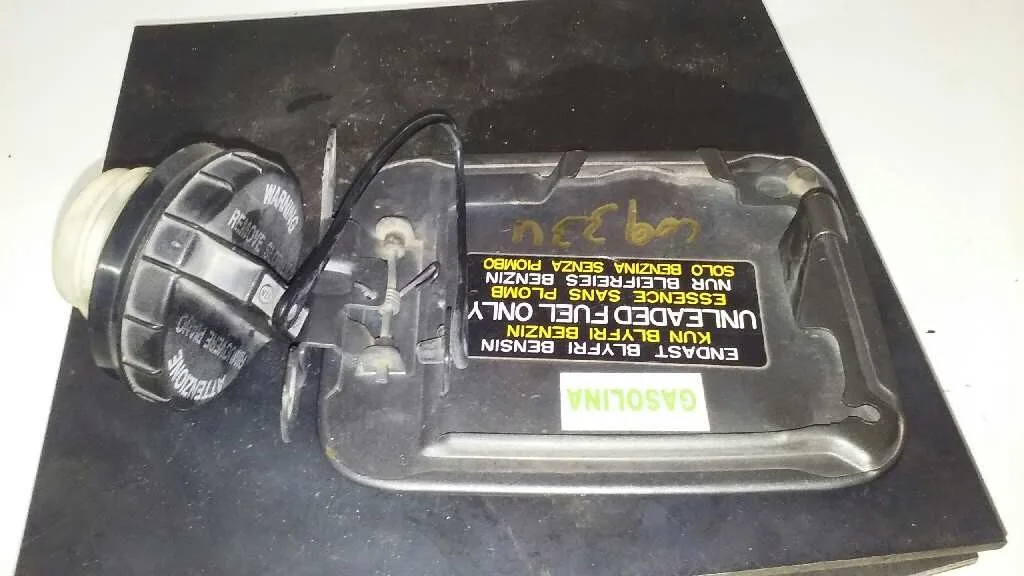 Tapa Exterior Combustible para Hyundai Accent (Lc)