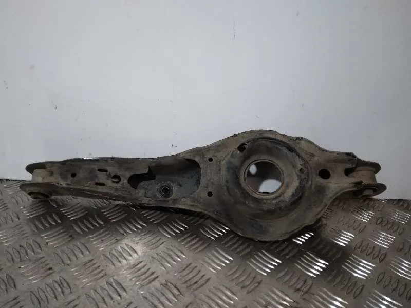 Brazo Suspension Inferior Trasero Derecho para Ford Focus Berlina (Cap)